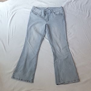 L.E.I. Sophia Hiphugger flare Y2K Women's flare jeans bell bottoms.